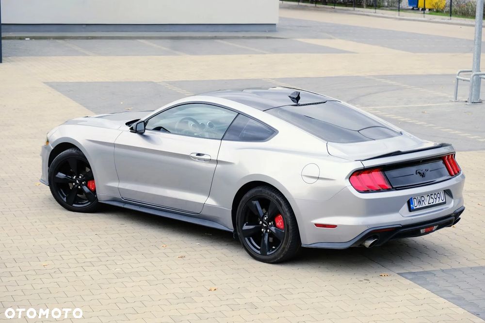 Ford Mustang - 2