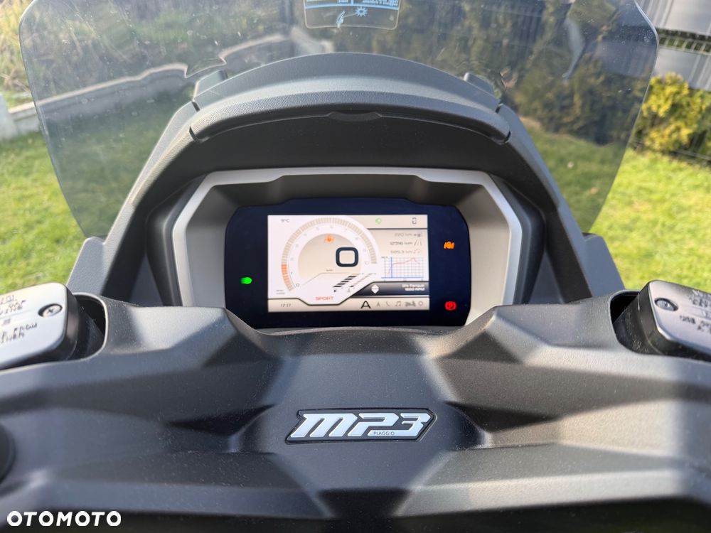 Piaggio MP-3 - 10