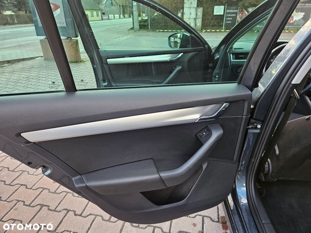 Skoda Octavia 1.6 TDI DSG Ambition - 23