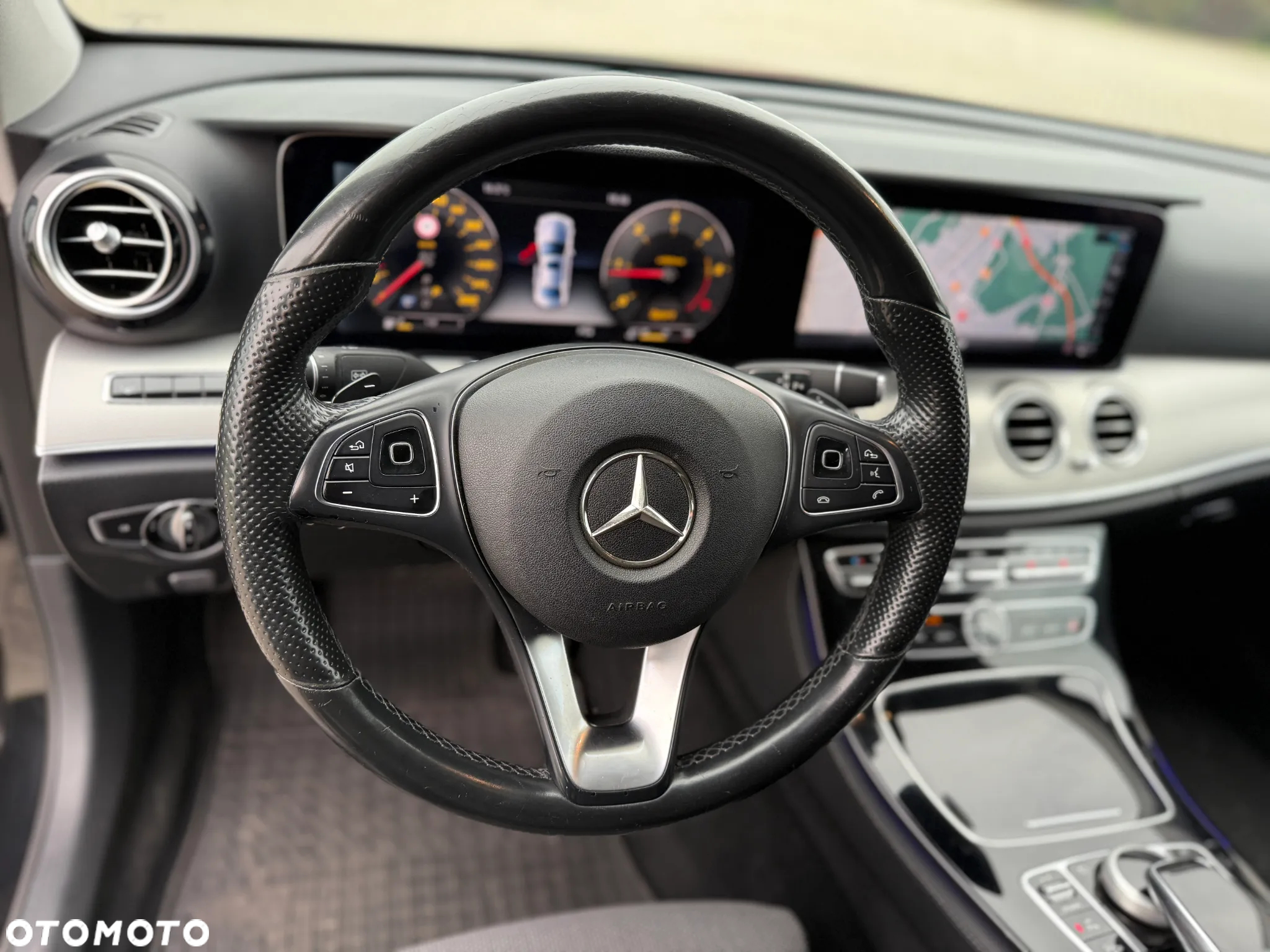 Mercedes-Benz Klasa E 220 d Business Edition 9G-TRONIC - 28