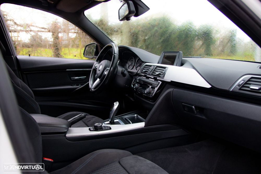 BMW 330 e iPerformance Pack M - 12