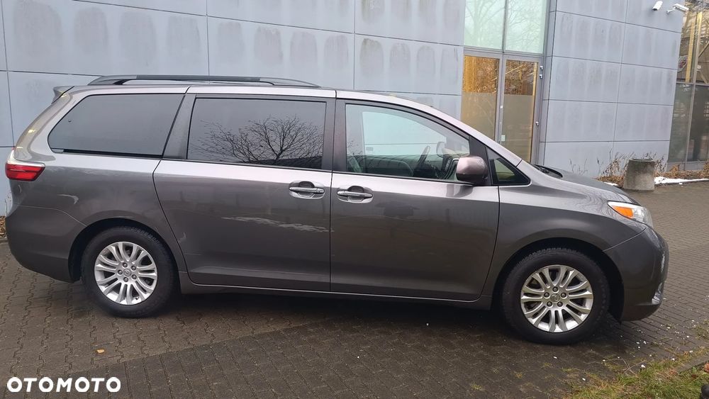Toyota Sienna - 11