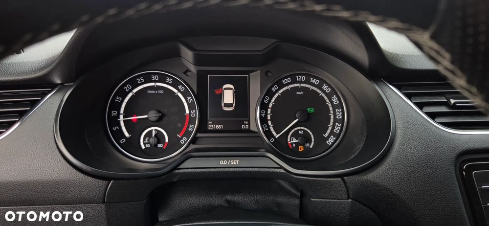 Skoda Octavia 2.0 TDI DSG RS - 29