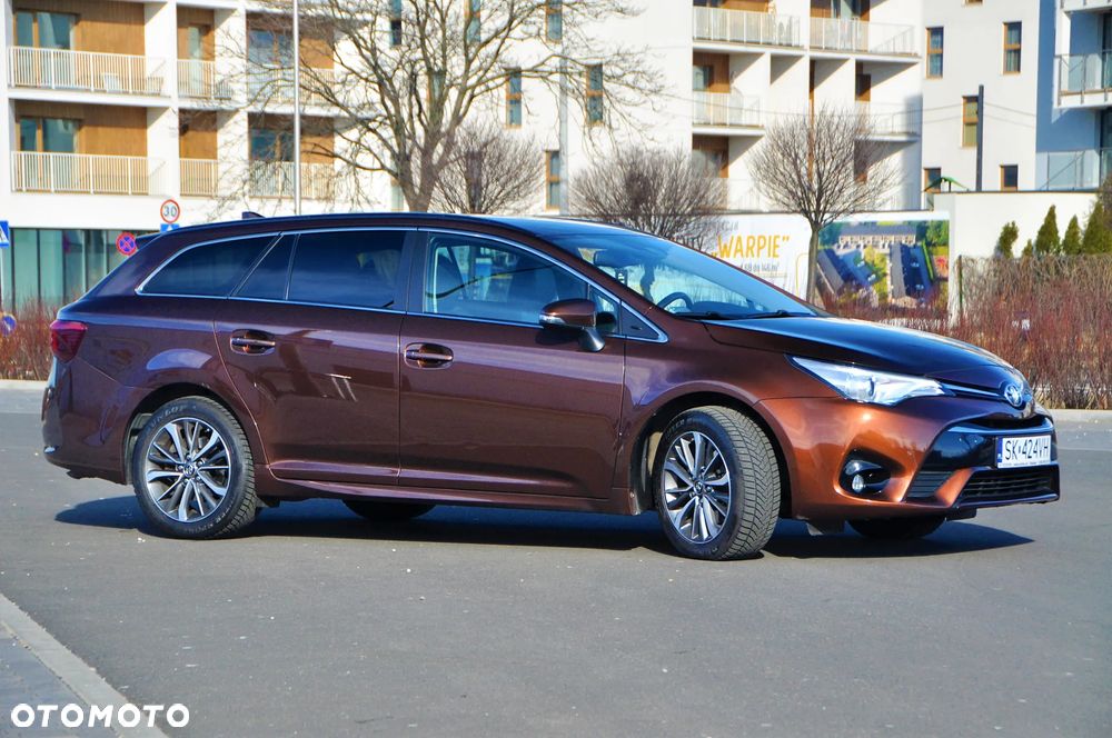 Toyota Avensis 2.0 D-4D Premium - 1