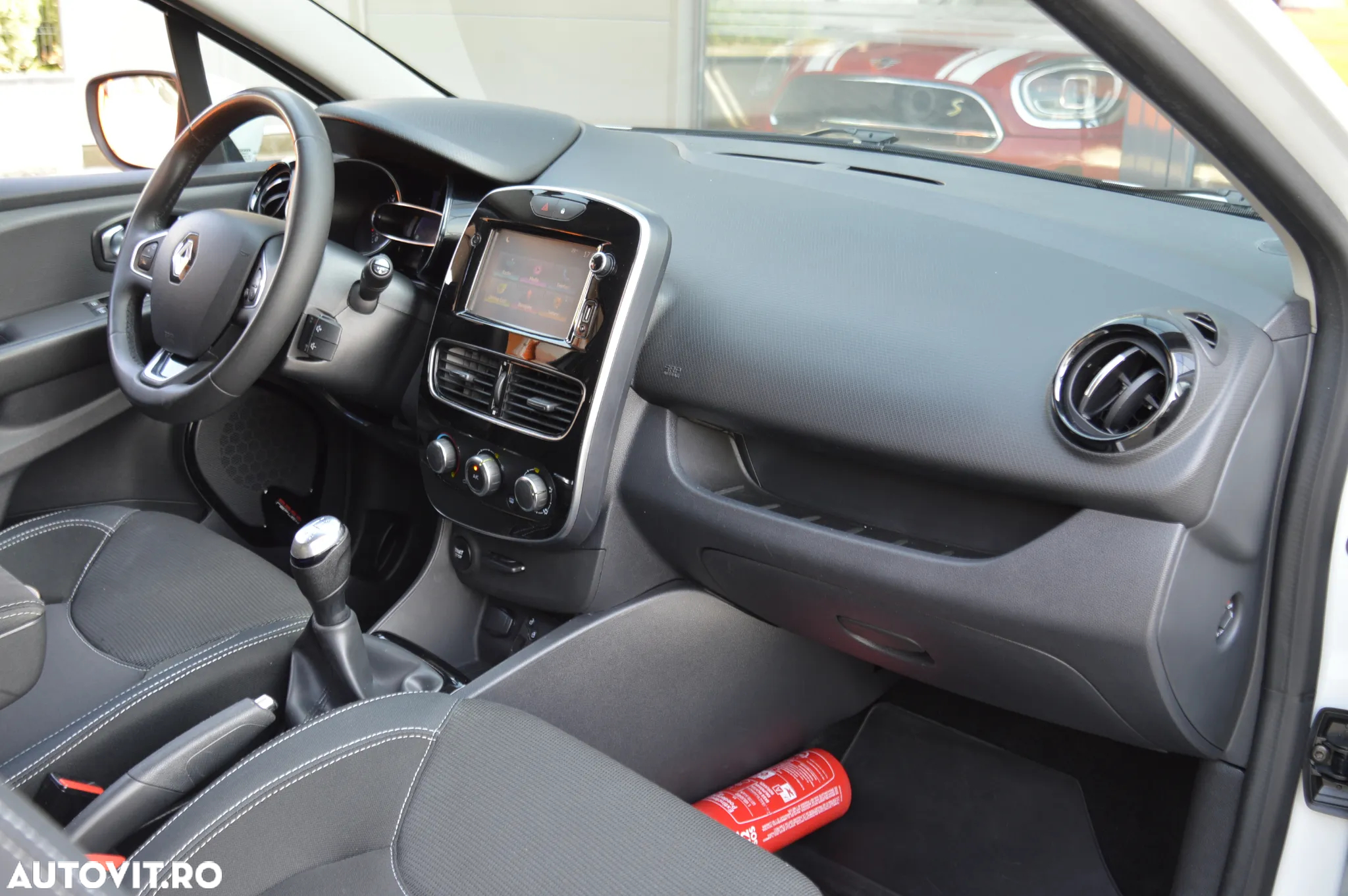 Renault Clio TCe 90 ZEN - 17