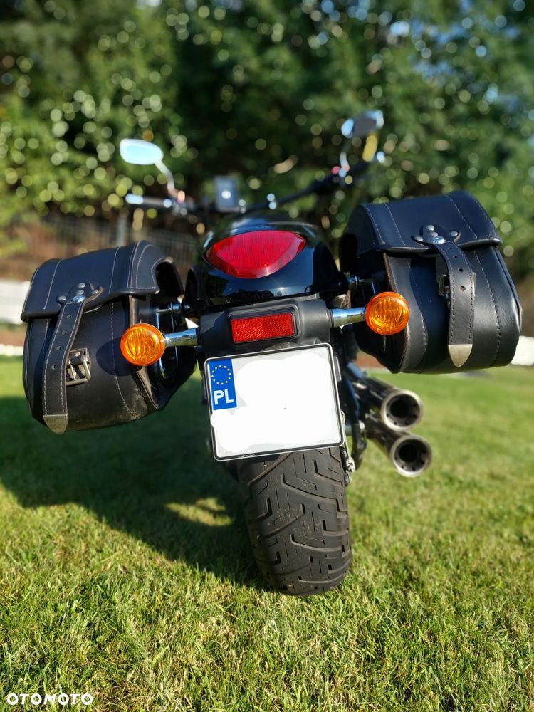 Suzuki Intruder - 15