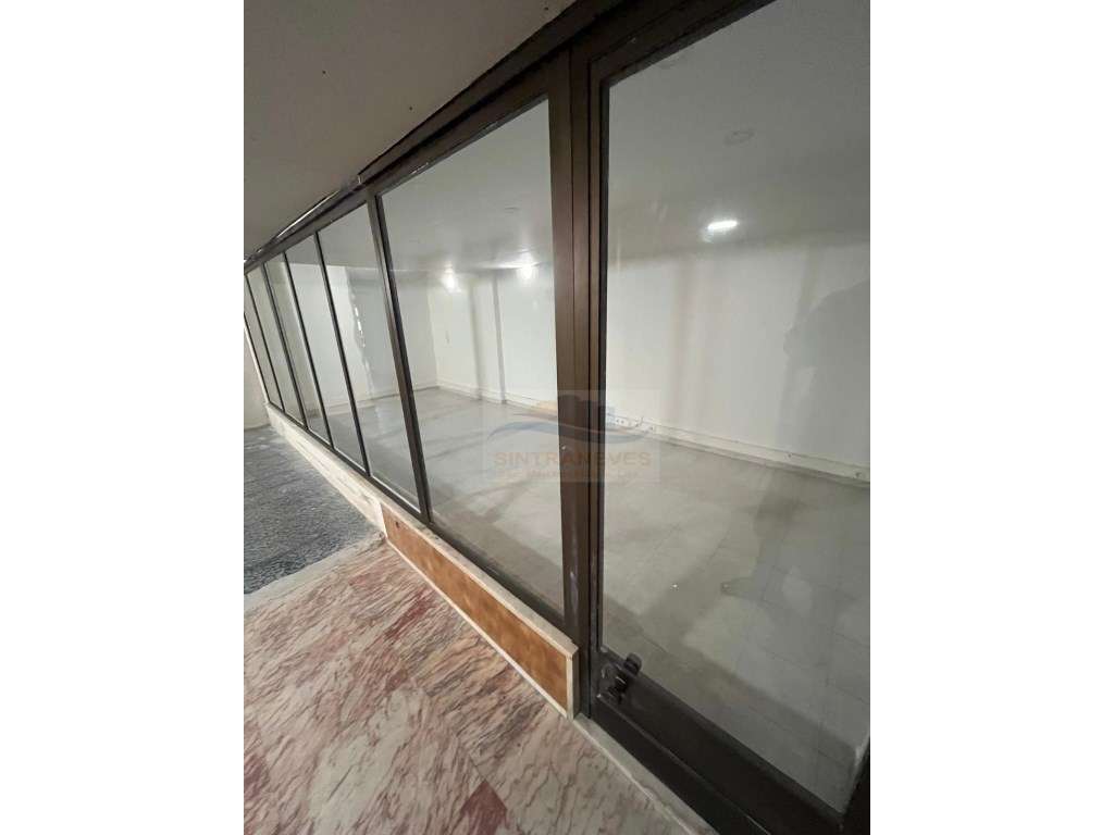 Venda de Loja em Localização Premium no Centro Comercial Torre Bela... - Grande imagem: 5/10