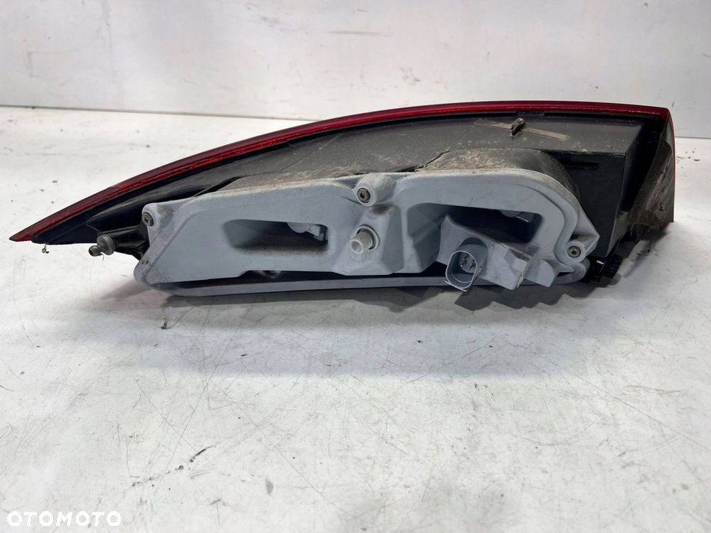 LAMPA PRAWY TYŁ AUDI TT 8J0945096C USZK. - 4
