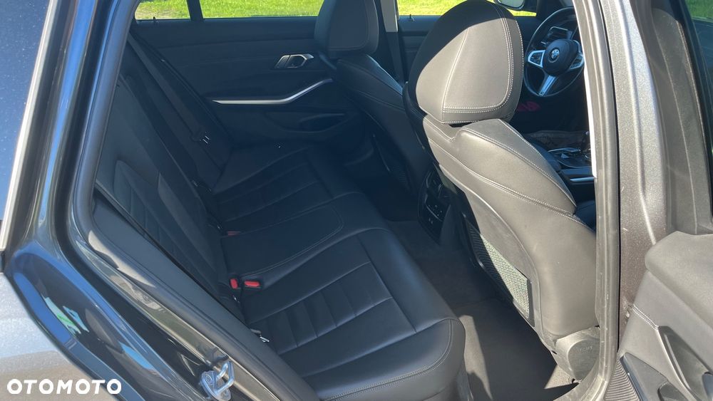 BMW Seria 3 320d Luxury Line Purity sport - 22