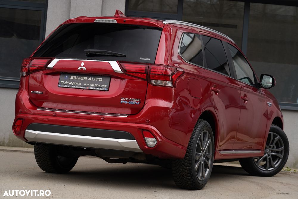 Mitsubishi Outlander 2.0 4WD Plus - 30