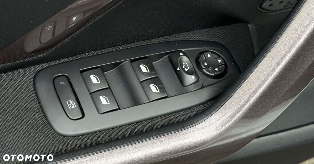 Peugeot 2008 - 23