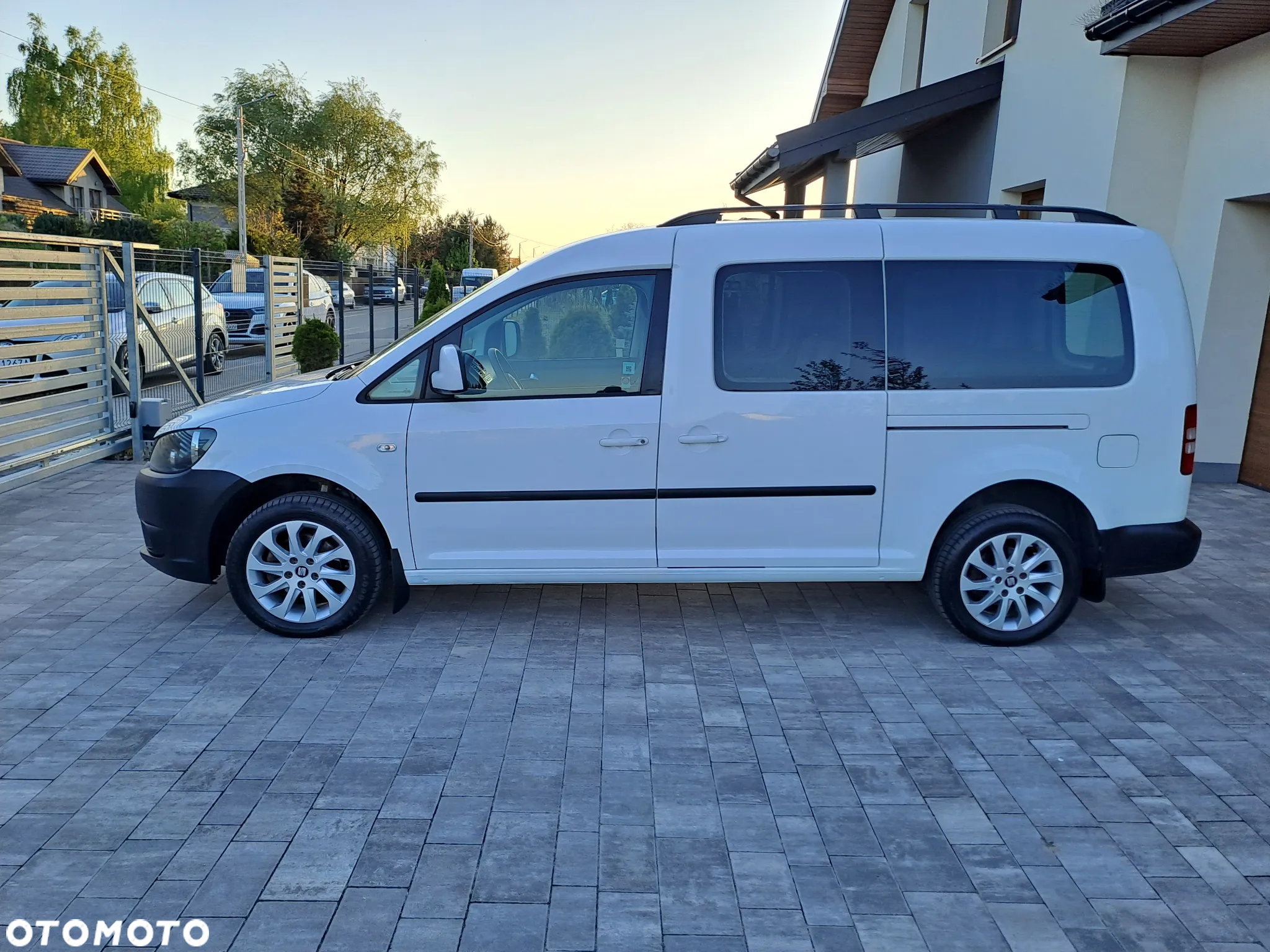 Volkswagen Caddy Maxi 2.0 TDI Comfortline 4Motion - 5