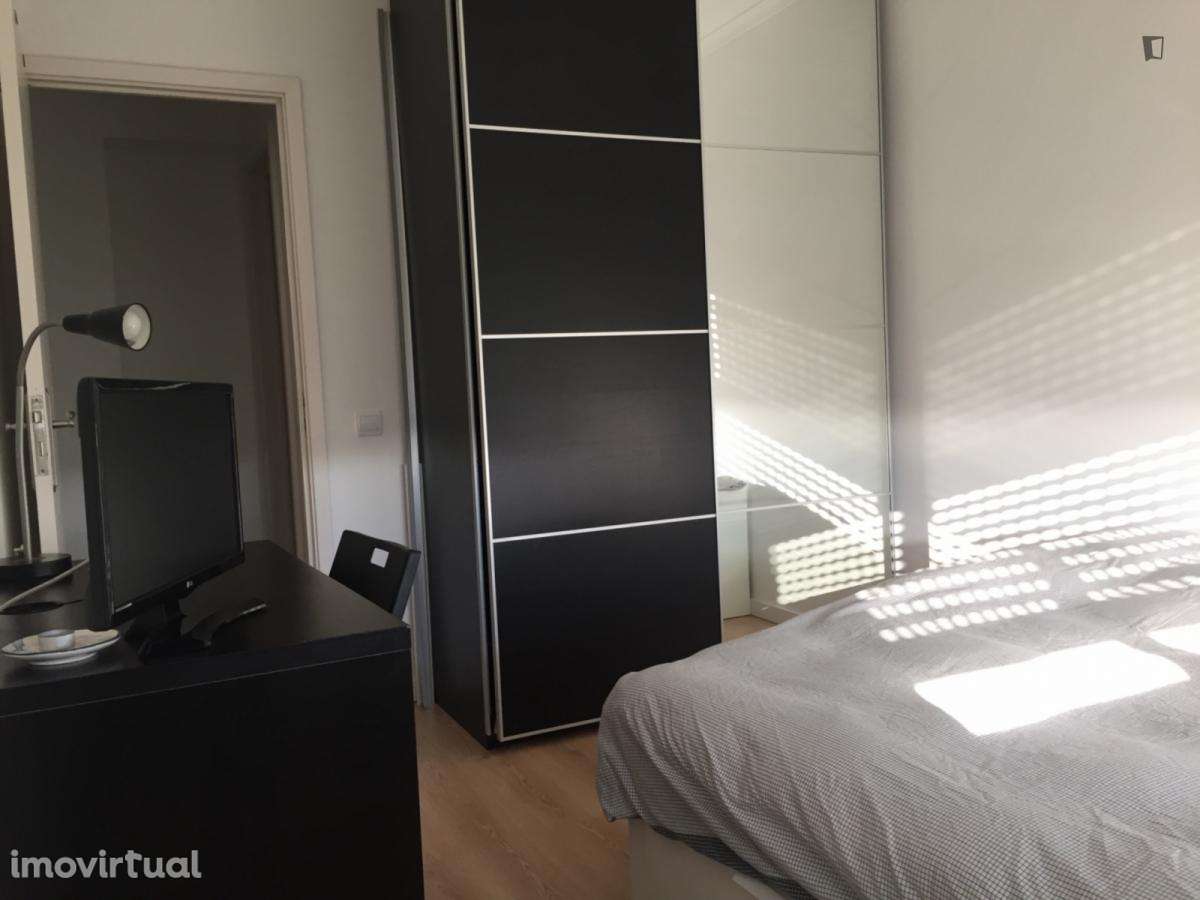 Quarto - localizado em Telheiras Lisbon - Grande imagem: 3/17
