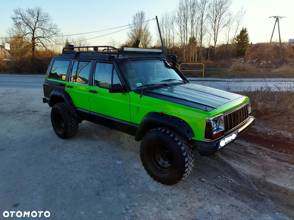 Jeep Cherokee 2.5 Sport - 12