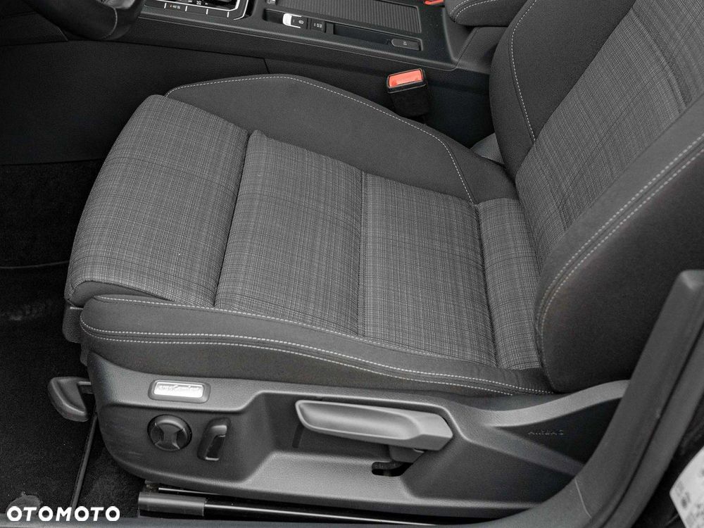 Volkswagen Passat - 13