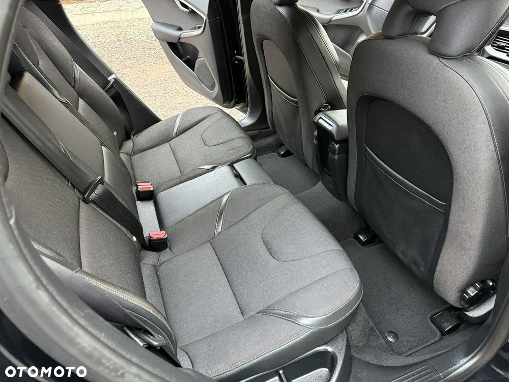 Volvo V40 Cross Country - 16