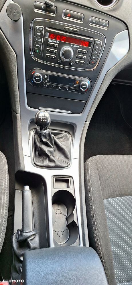 Ford Mondeo 1.6 T Ambiente - 19