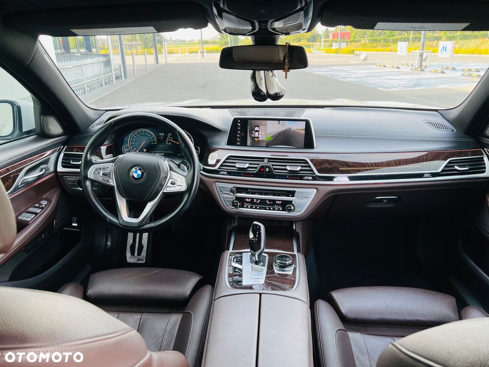 BMW Seria 7 740Li - 25