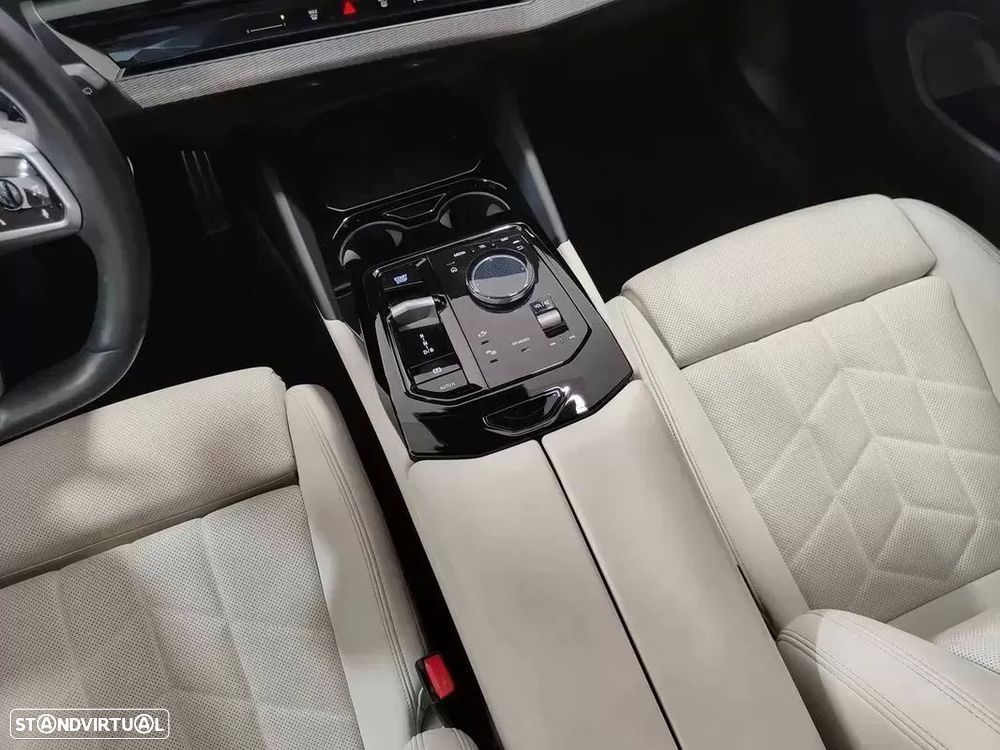 BMW i5 Touring eDrive40 - 46