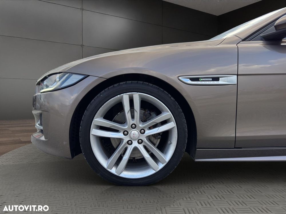 Jaguar XE - 19