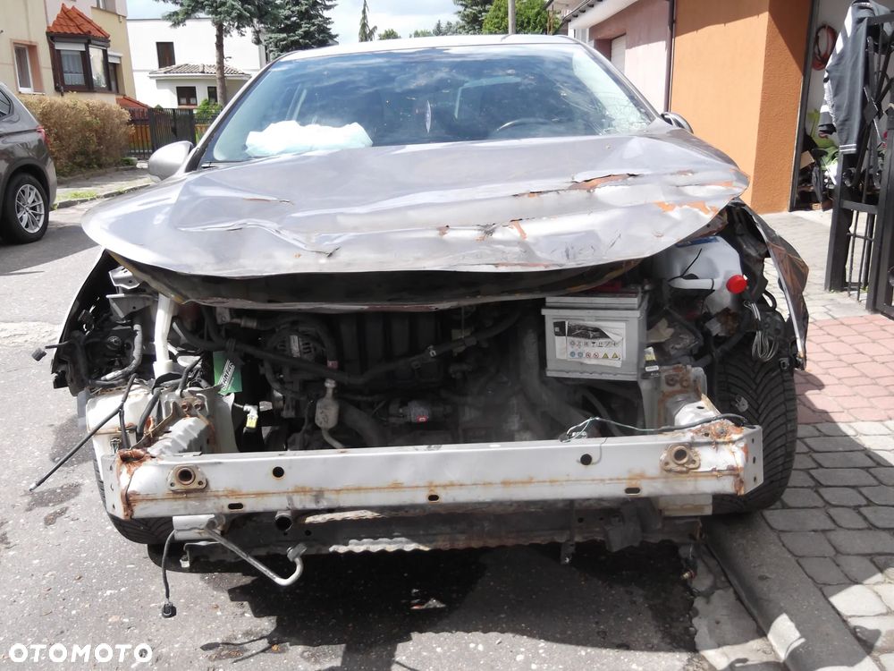 Toyota Avensis - 4