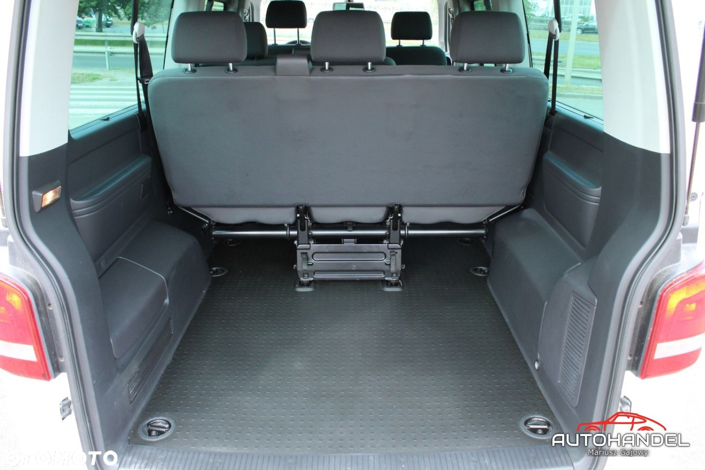 Volkswagen Caravelle - 21