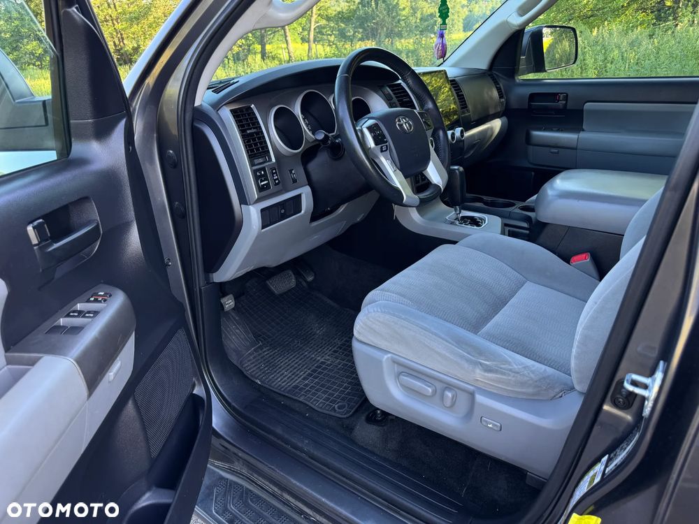 Toyota Sequoia - 11