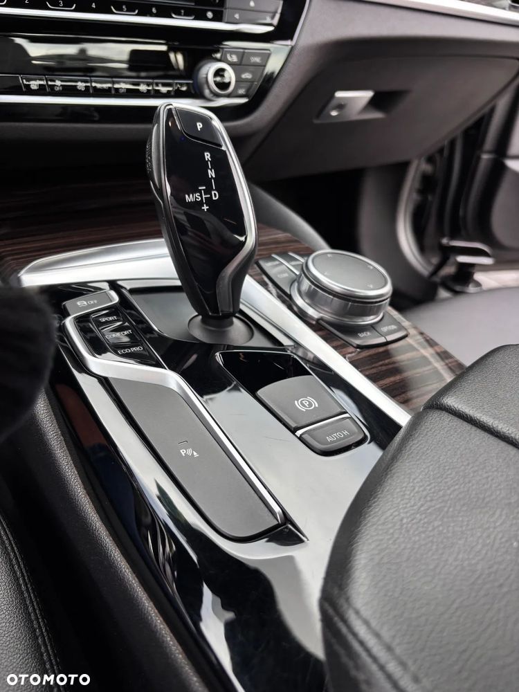 BMW Seria 5 530i xDrive Sport Line - 11