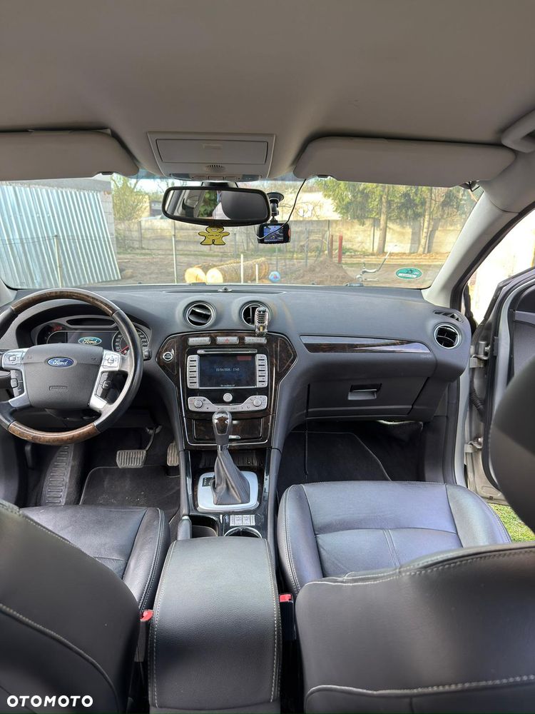 Ford Mondeo 2.3 Ghia - 14