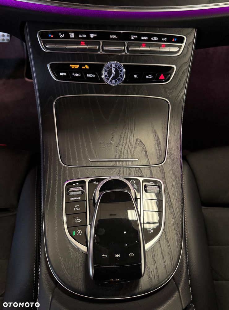 Mercedes-Benz Klasa E 220 d 4-Matic 9G-TRONIC - 12
