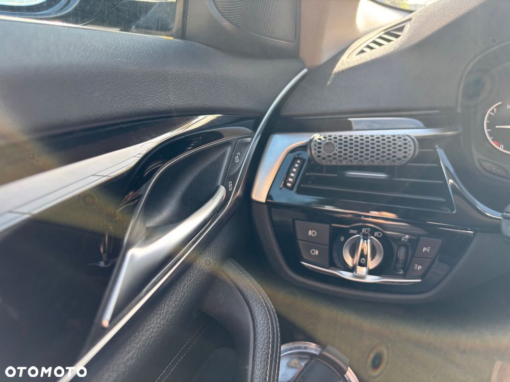 BMW Seria 5 518d Sport Line - 14