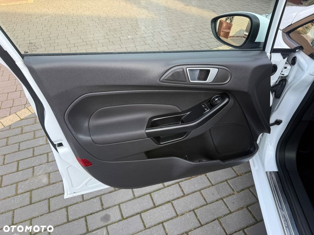 Ford Fiesta 1.0 Champions Edition - 24