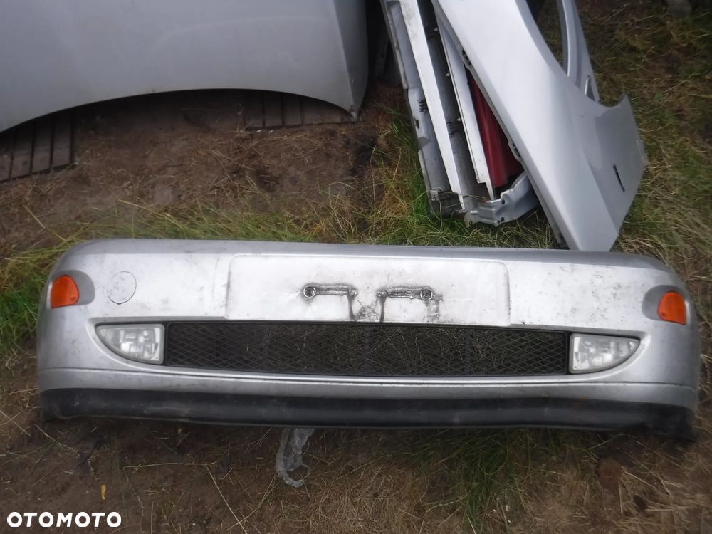 Ford Focus Mk1 zderzak przod srebrny - 1