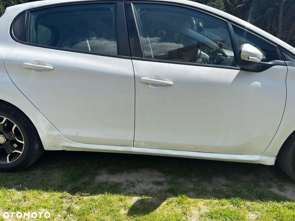 Peugeot 208 1.6 e-HDi Allure STT - 6
