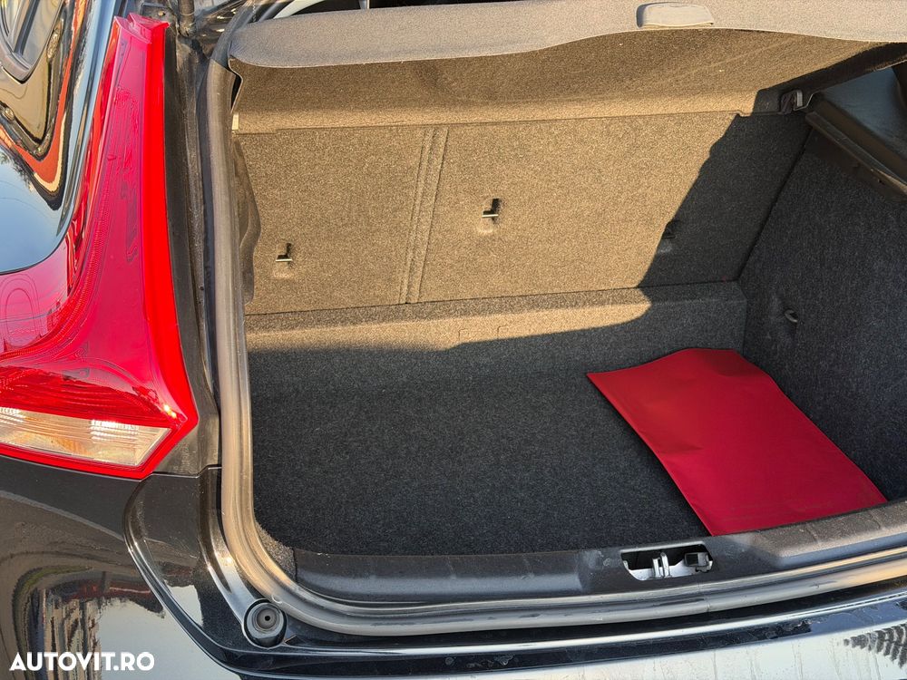Volvo V40 D4 Momentum - 11