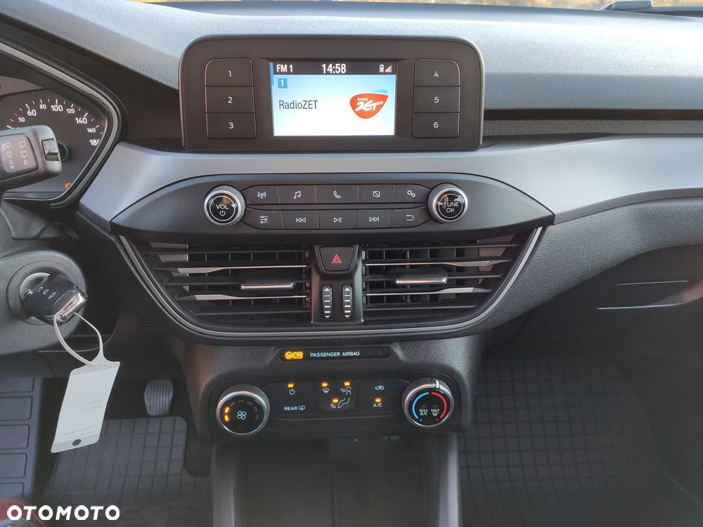 Ford Focus 1.0 EcoBoost Trend - 28