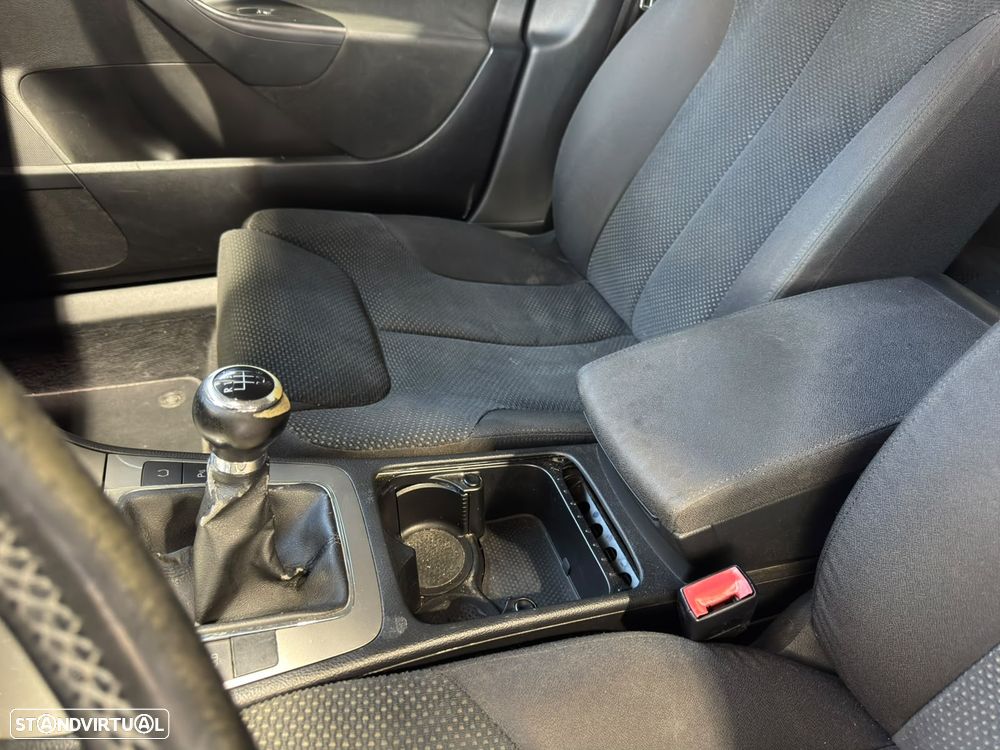 VW Passat 2.0 TDI 4M Confortline - 24