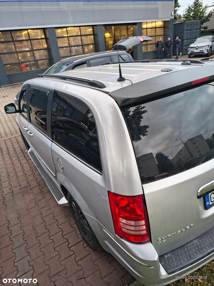 Chrysler Town & Country 4.0 Limited - 31