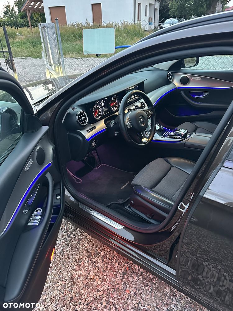 Mercedes-Benz Klasa E 220 d 9G-TRONIC - 21