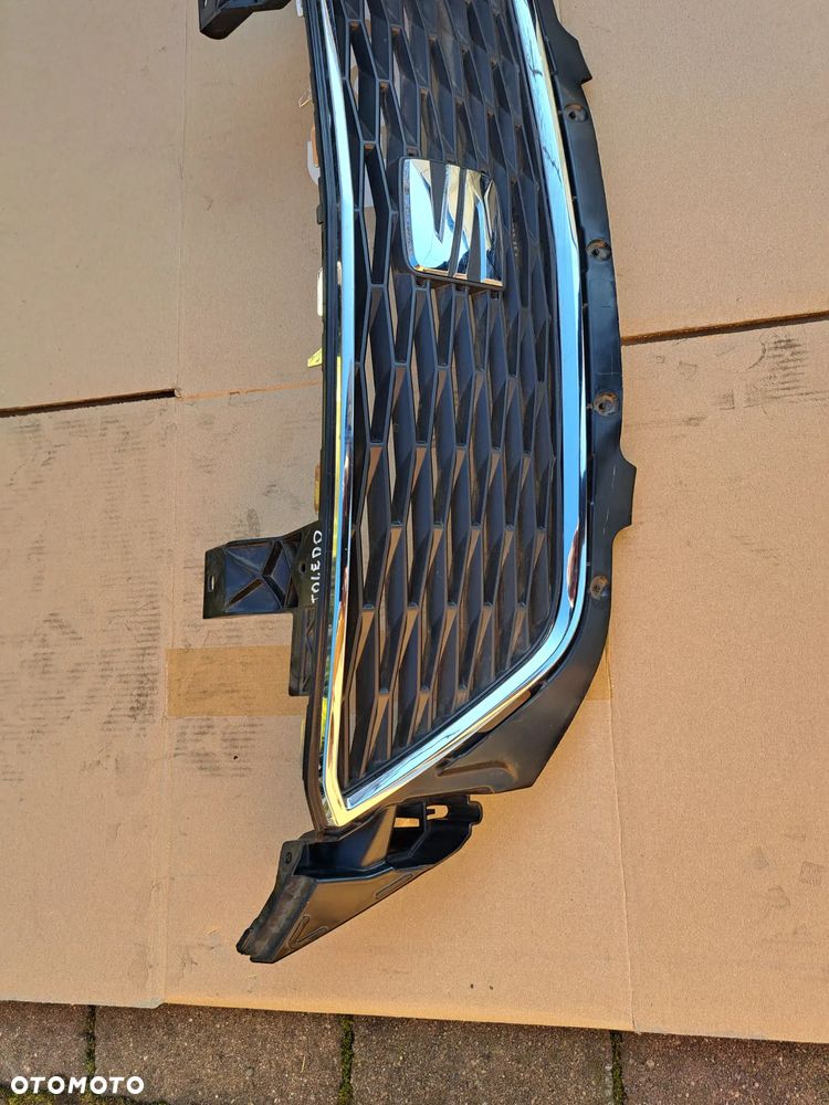 Seat Toledo IV grill atrapa chłodnicy 6JA853668  2012- - 3