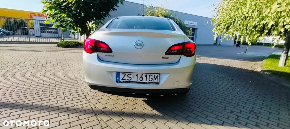 Opel Astra IV 1.6 Cosmo - 17