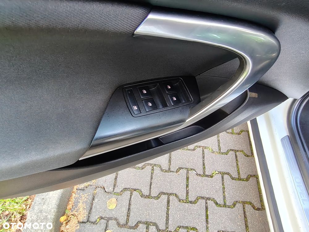 Opel Insignia 2.0 T SportsTourer 4x4 ecoFLEX Start/Stop Design Edition - 23