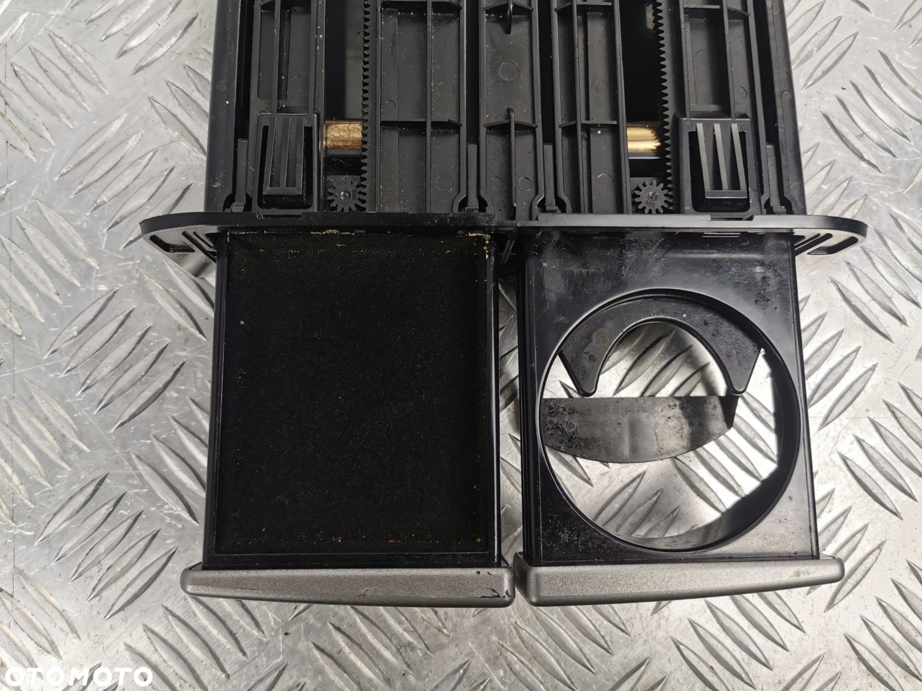 Uchwyt Na Napoje , Cupholder Alfa Romeo 147  7352990590 - 3