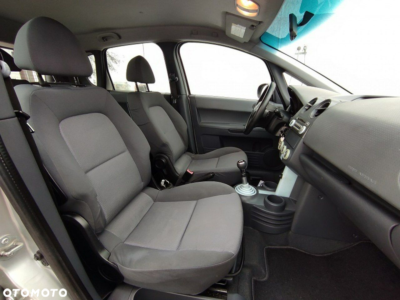 Mitsubishi Colt - 12