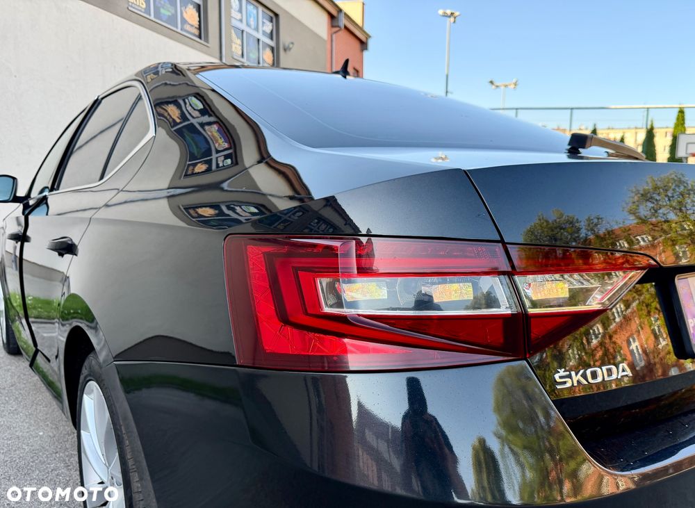 Skoda Superb 2.0 TDI L&K DSG - 17