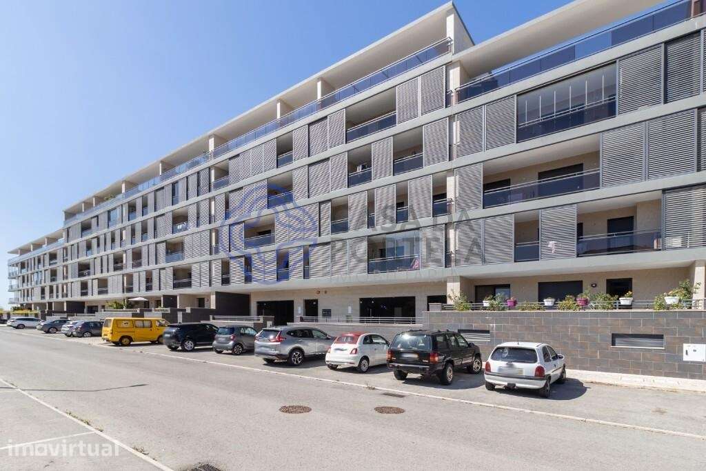 ARRENDAMENTO | Excelente T1 no Cerrado da Praia | Varanda de 16m2, Par - Grande imagem: 2/22