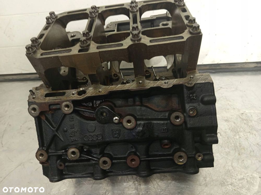 Blok silnika Dół Audi Q7 4L VW Tuareg 3.0 TDI V6 BUG 059103021B - 10