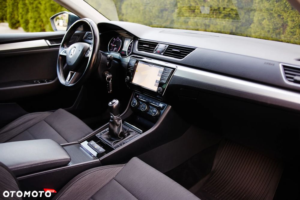 Skoda Superb 2.0 TDI 4x4 Premium Edition - 30