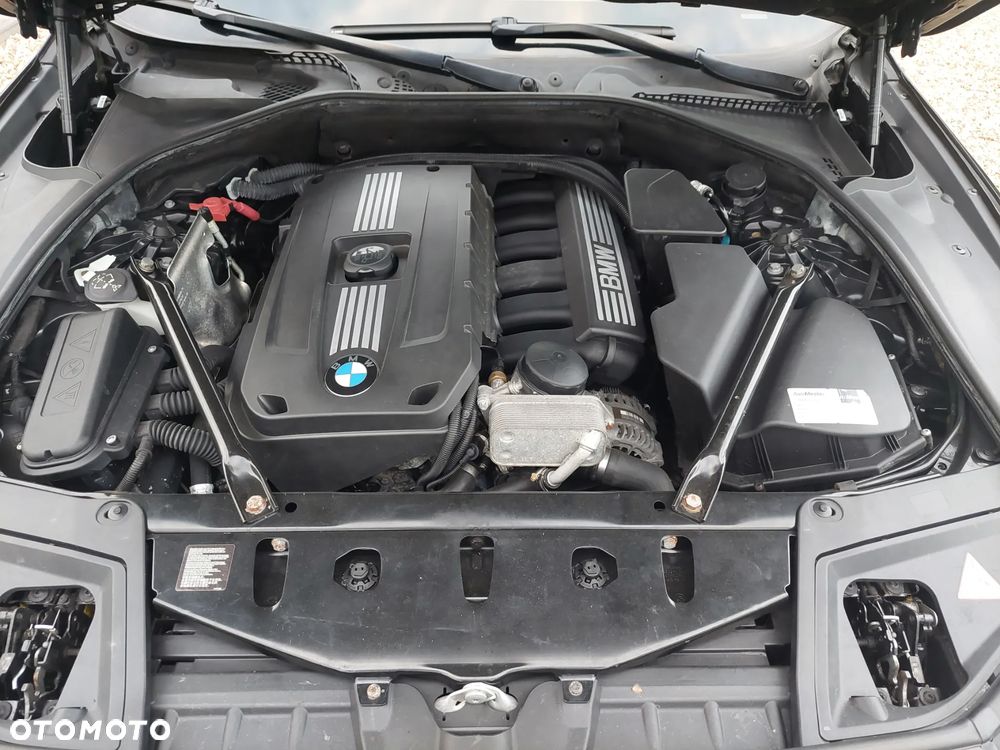 BMW Seria 5 528i - 25