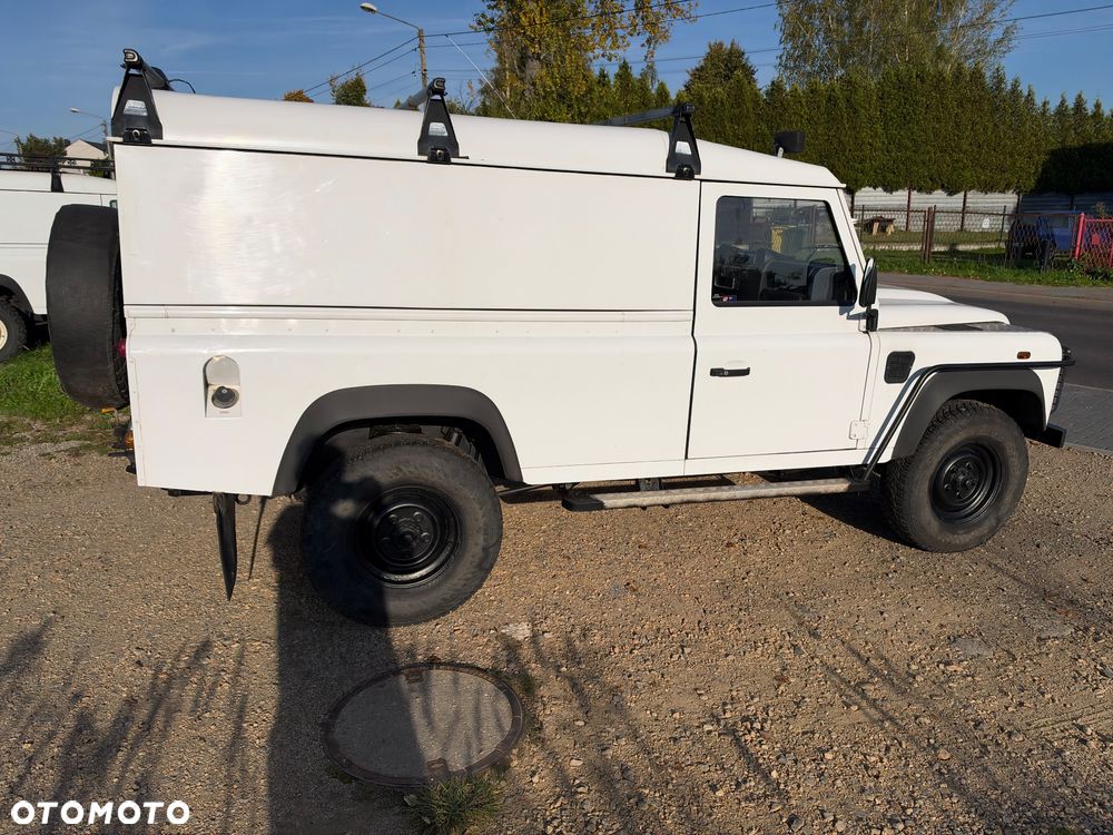 Land Rover Defender 2011 photo 5